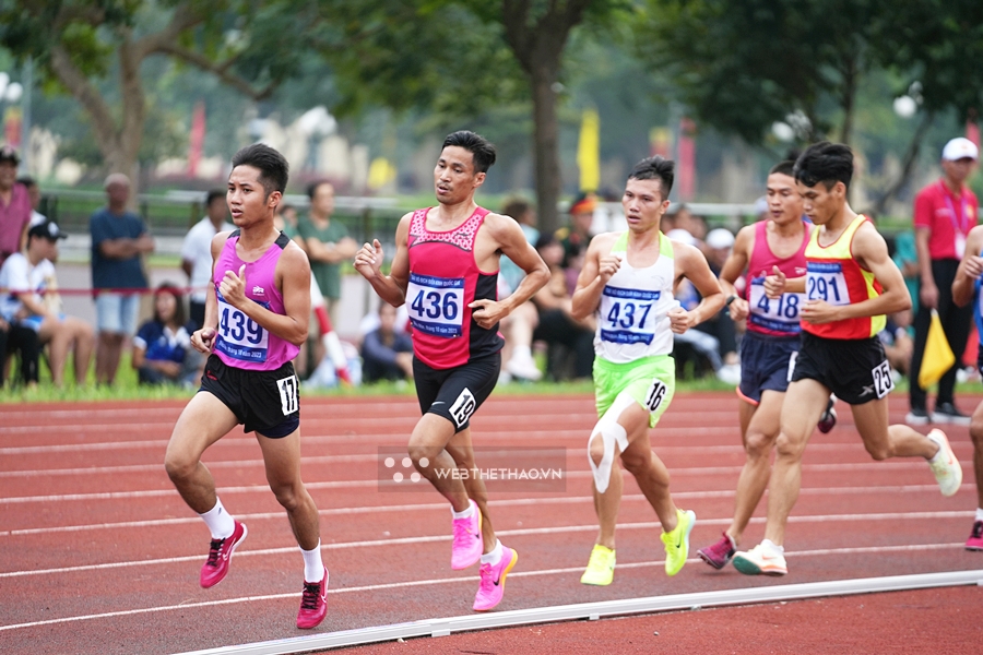 Màn ra quân ấn tượng của 'tiểu đội chiến sỹ runners' trên cung đường Viettel Marathon Việt Nam 2024