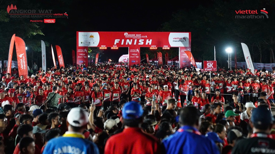 9.000 VĐV khuấy động màn đêm huyền diệu ở Viettel Marathon 2024 chặng Angkor Wat